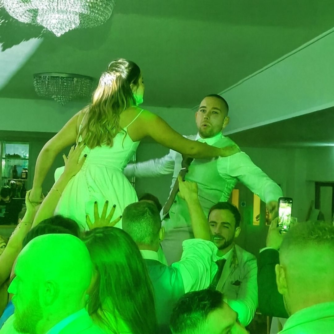 Head  Shoulders above the rest - Mike Hackett